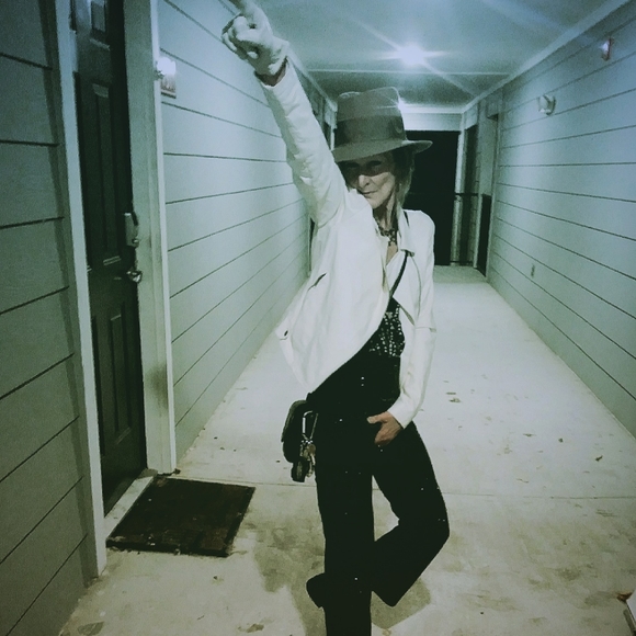 Meet your Posher, Lisa - Picture 10 of 15